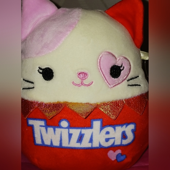 Karina Cat Twizzlers 6" Squishmallow Hershey - Picture 3 of 15